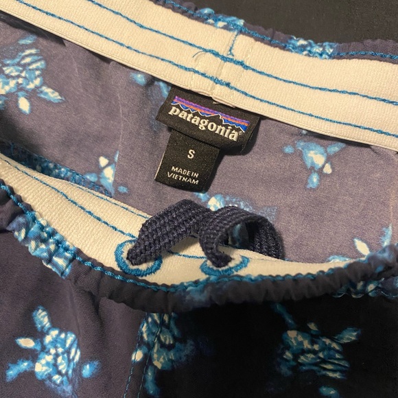 Patagonia Women's Shorts with Blue Turtle Print - Picture 2 of 3